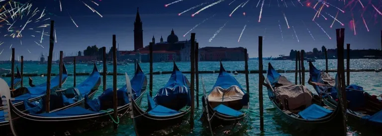 Crociera di Capodanno a Venezia con cena, musica e fuochi d’artificio in Piazza San Marco.