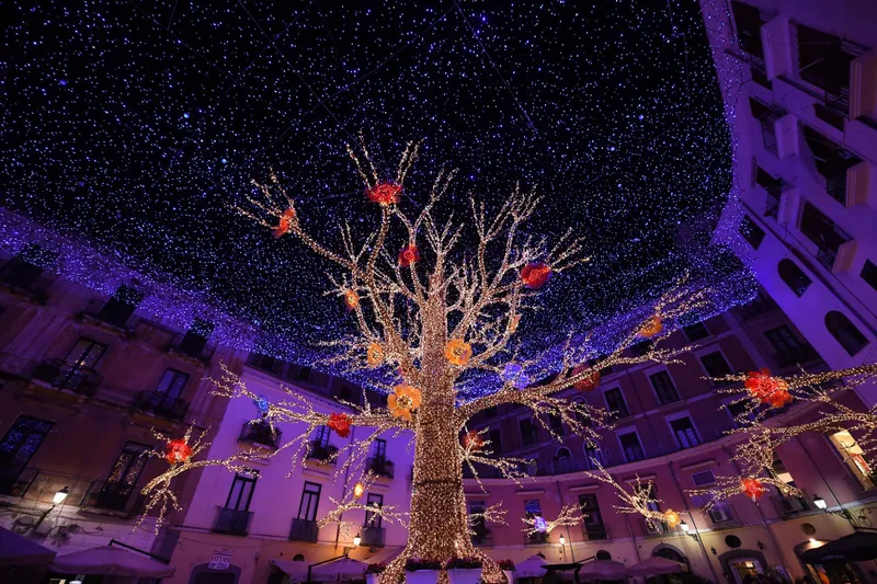 Salerno e le luci d’Artista Le scintillanti atmosfere del Natale